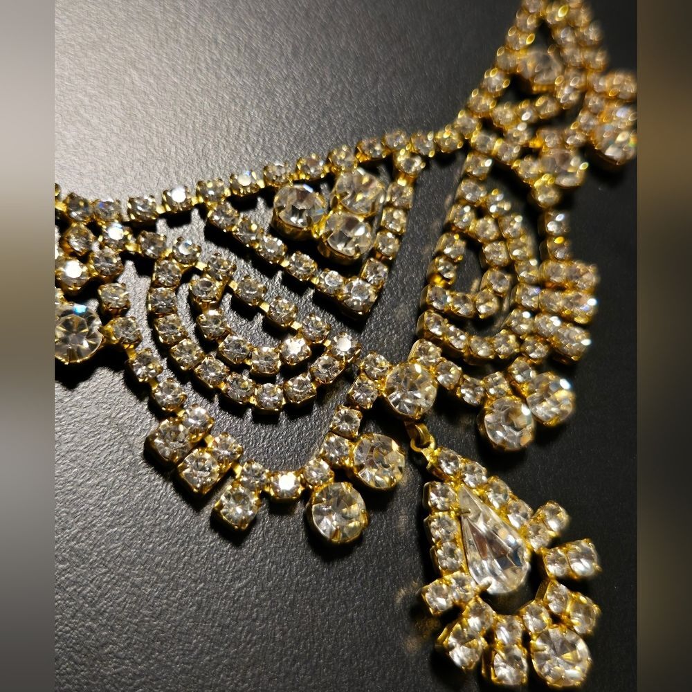 Rhinestone Crystal Stones Gold Tone Necklace Vintage